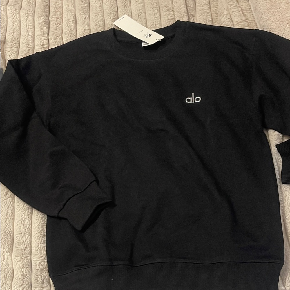 ALO Yoga women’s Classic Black Crewneck Sweater